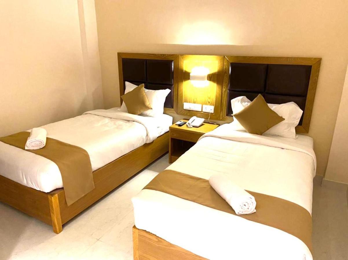 Tag Hotels Irugur Buitenkant foto