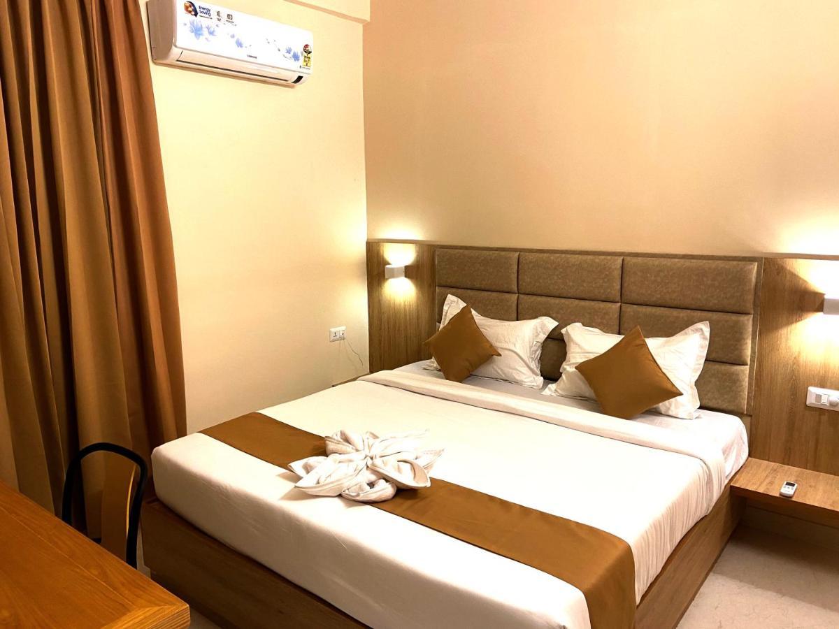 Tag Hotels Irugur Buitenkant foto
